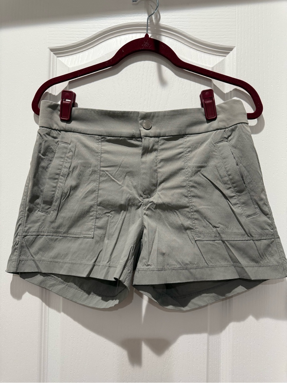 Athleta Trekkie Short 4" UPF 50+ sz 8